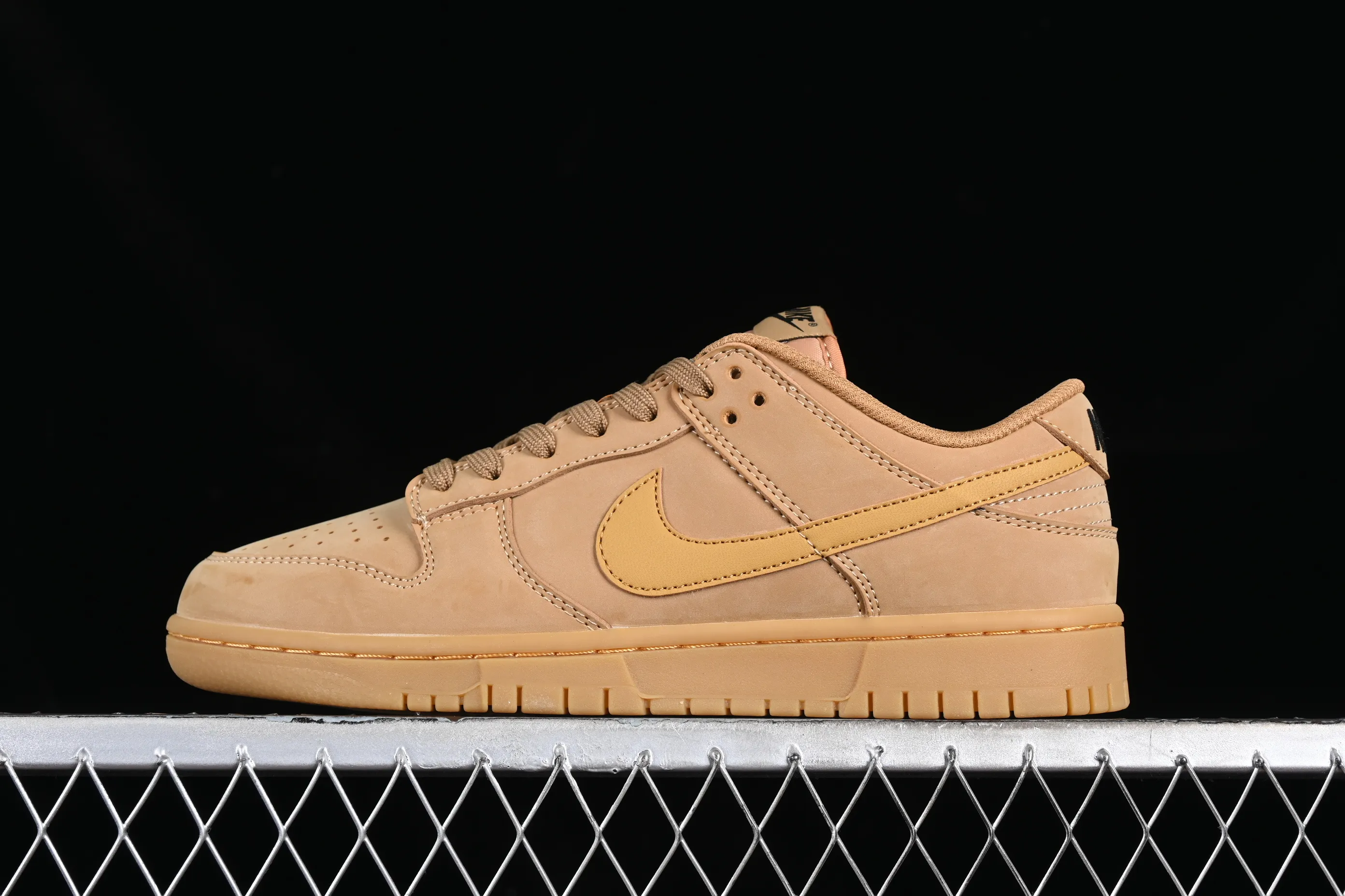 All categories Nk SB Dunk series Nk SB Dunk Low low-top sneakers F version Nk SB Dunk Low suede wheat SB low-top casual sneakers AA4061-200